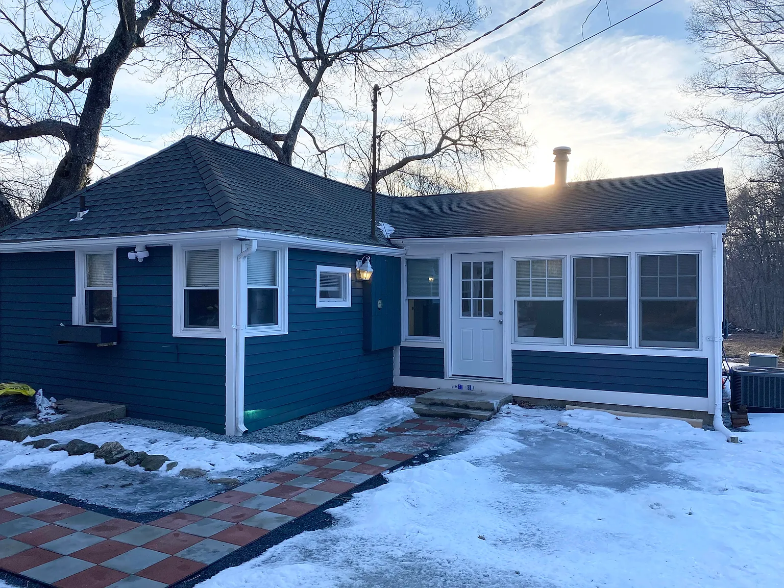 3 bed, 1010 sqft, $3,495 — Photo 3