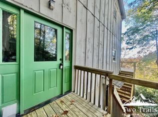 2080 Azalea Ridge Rd, Laurel Park, NC 28739
