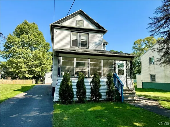 220 Elm St, Minoa, NY 13116
