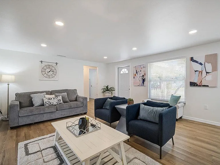 6228 Fordham Pl — Photo 5