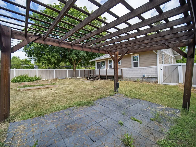 2527 W Liberty Ave — Photo 37