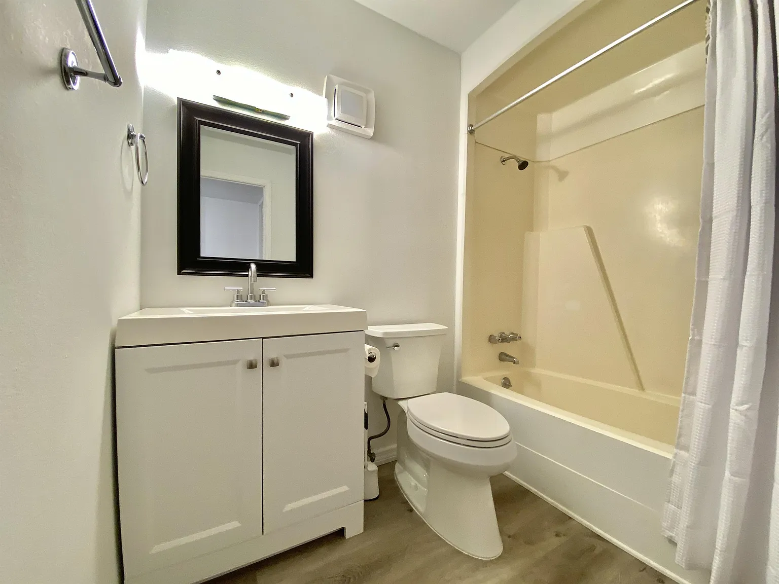 6519 W Newberry Rd APT 1211 - 1 — Photo 4