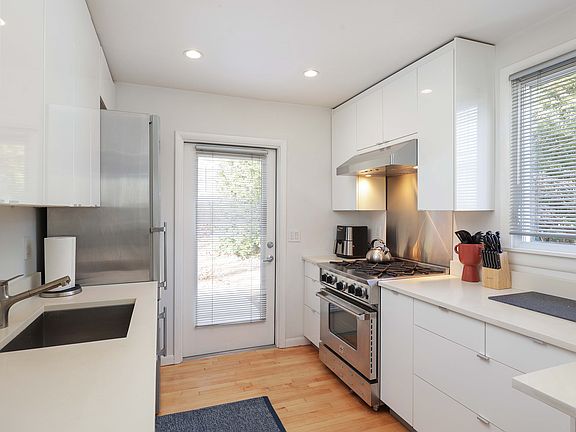 4th image of 23 Degraw Ave #29