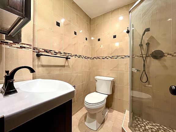 3rd image of 494 Putnam Ave APT 1
