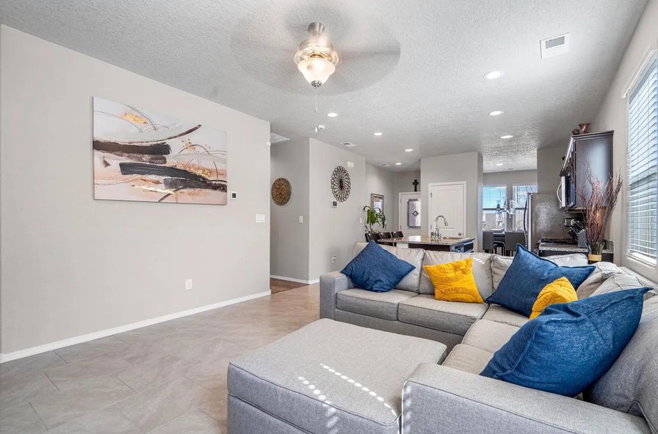 3 bed, 1269 sqft, $2,400 — Photo 4