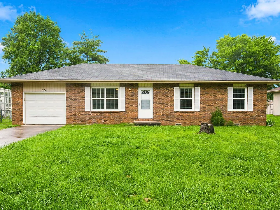511 E Dyann Dr