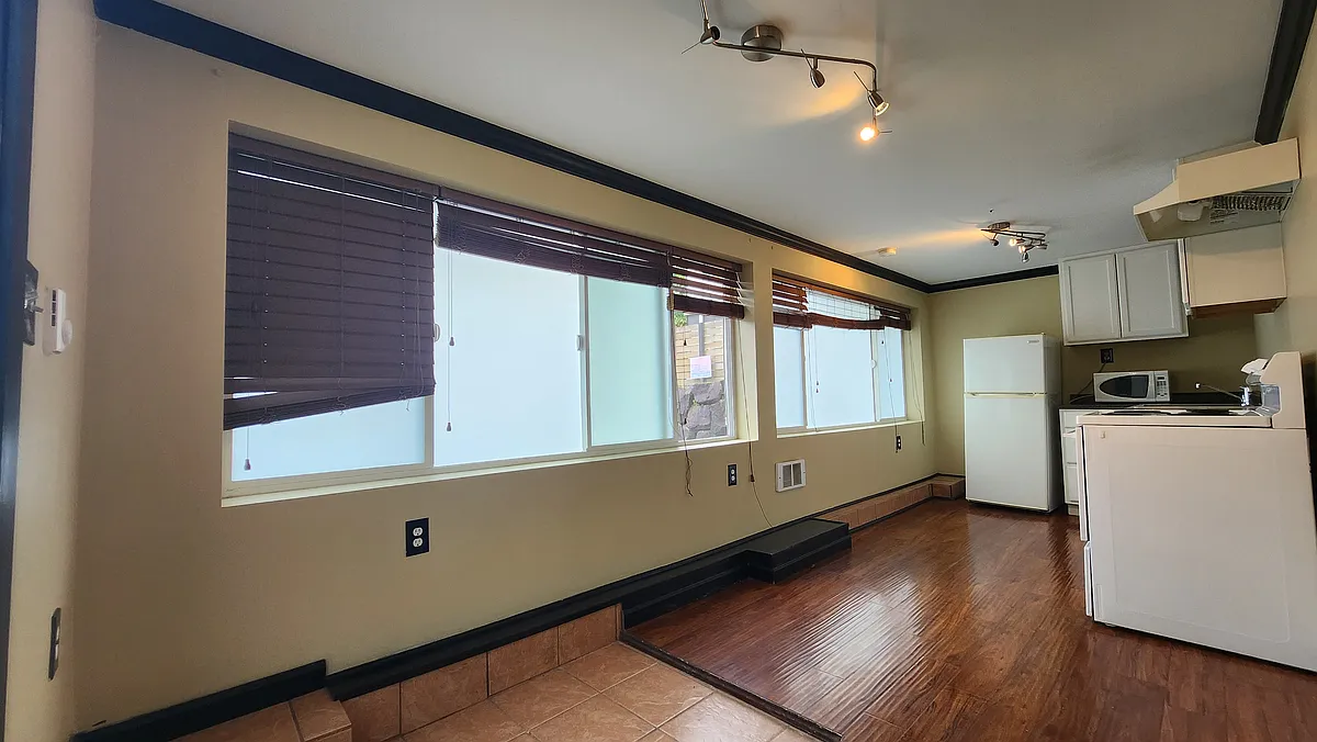 Building Photo - 4423 Corliss Ave N #6