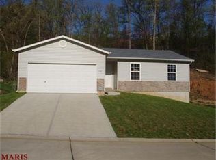 6029 Cross Pointe Dr, Cedar Hill, MO 63016