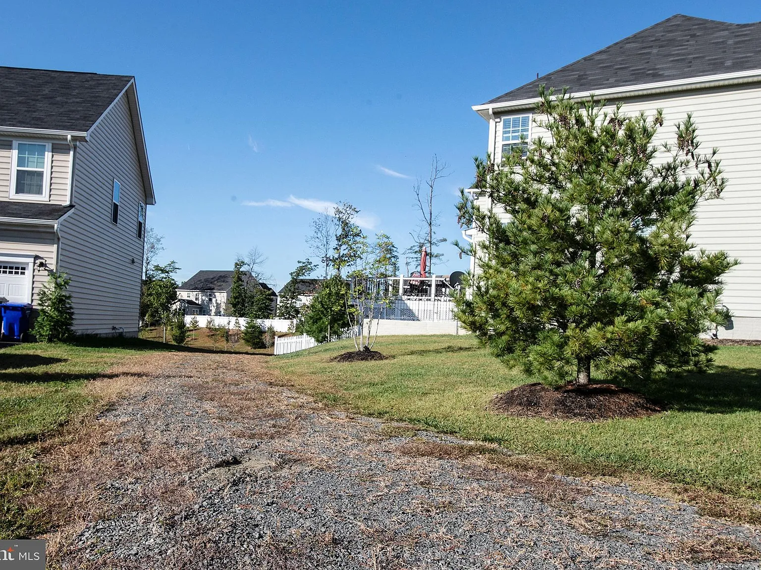 2 bed, 5015 sqft, $2,000 — Photo 2