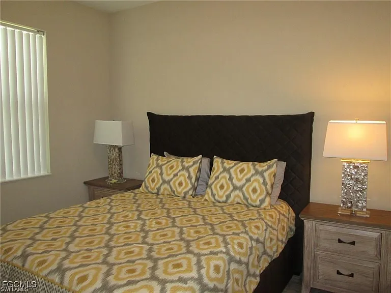 10702 Cetrella Dr — Photo 11