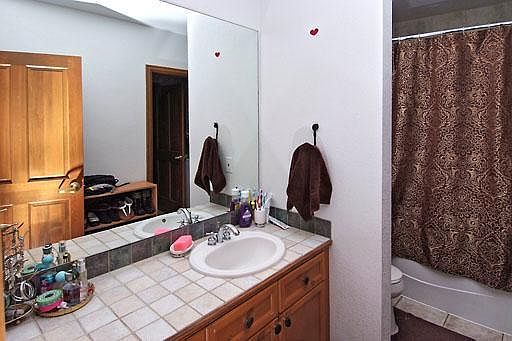 5th image of 240 Chapel Pl #Br304