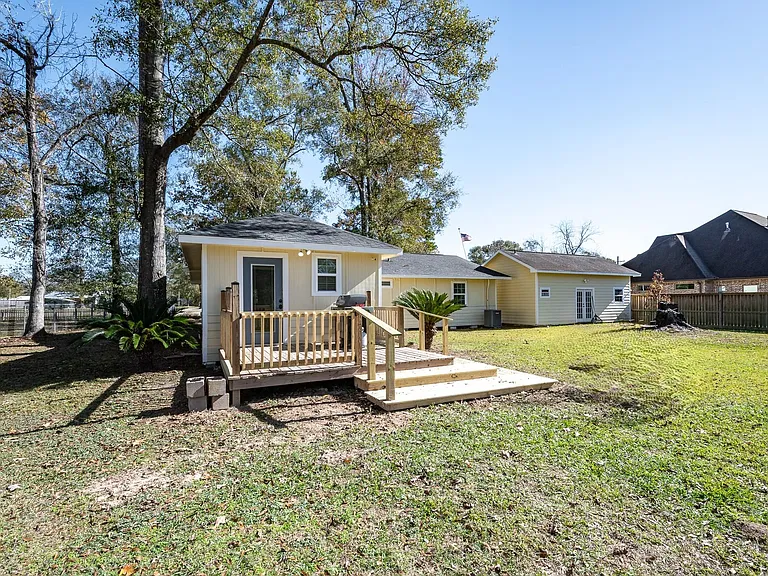 11620 Fostoria Rd — Photo 33