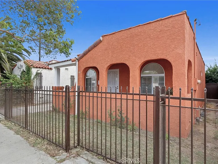 236 W Arbor Vitae St — Photo 3