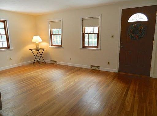 2nd image of 21 Old Essex St