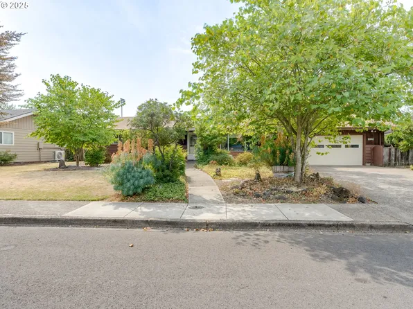 1014 NE 18th St, McMinnville, OR 97128