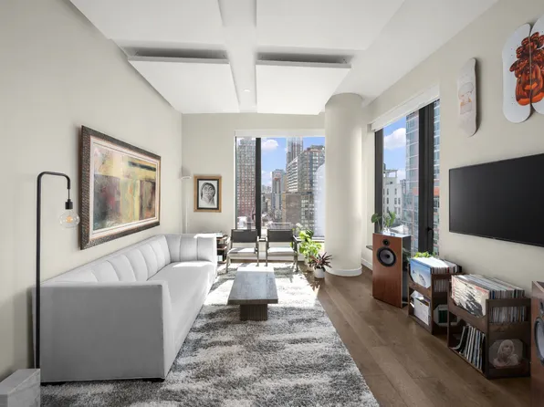 11 Hoyt Street image 1 of 18