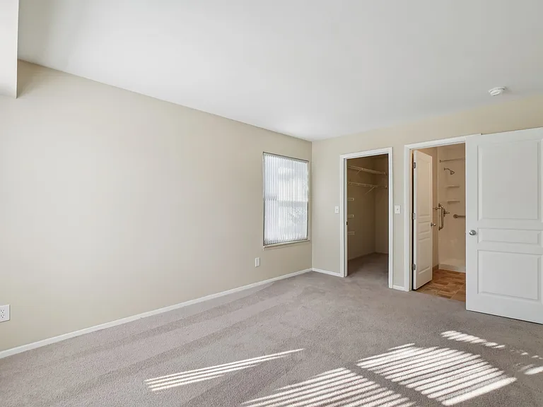 Harbour Village Apartments — Photo 15