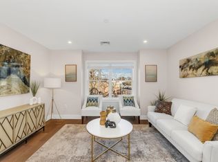 425 Lagrange St UNIT 202, West Roxbury, MA 02132