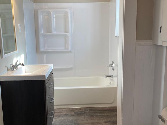 3rd image of 1361 N Prairie St