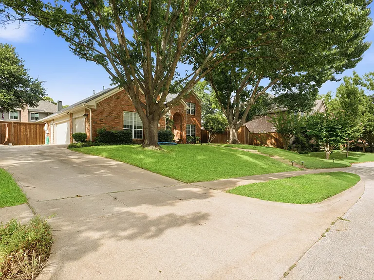 3204 Chaucer Ln — Photo 3