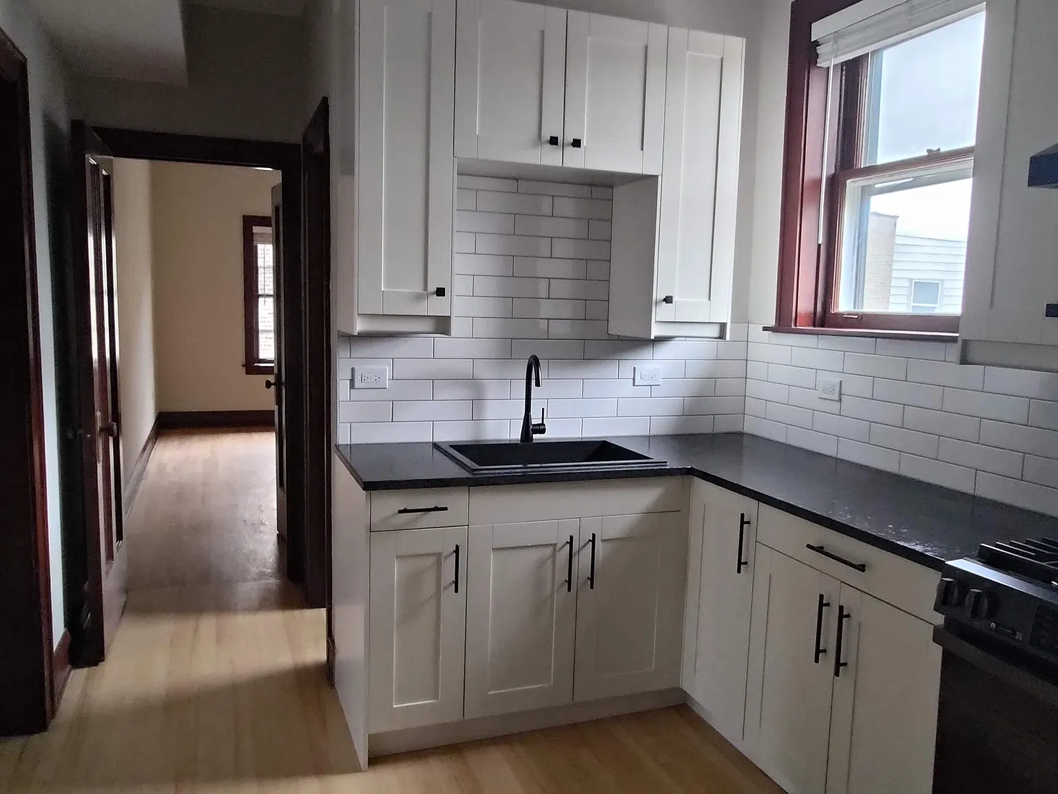 2 bed, 1000 sqft, $2,200 — Photo 2