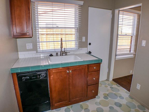 4th image of 4025-4033 Illinois St #4027