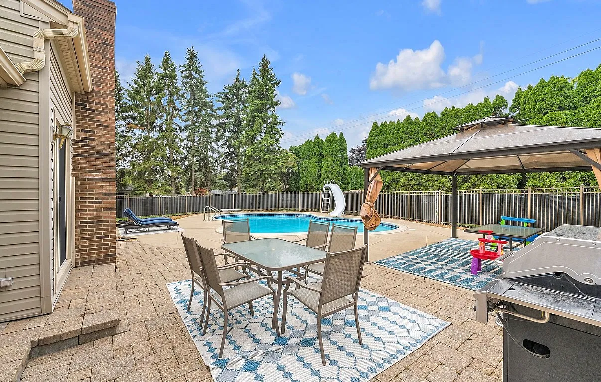 3 bed, 3332 sqft, $3,400 — Photo 4