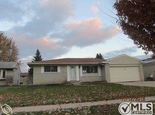 657 Hamlet Rd, Auburn Hills, MI 48326