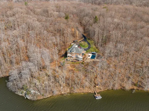 10036 Lake Occoquan Dr, Manassas, VA 20111