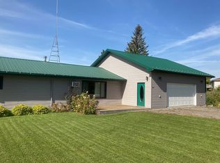 147 Lakeview Dr, Warroad, MN 56763