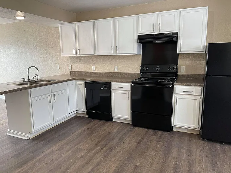 Fox Brook Apartments — Photo 33