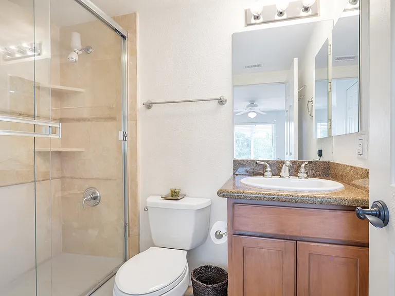 1613 Emerald St — Photo 11