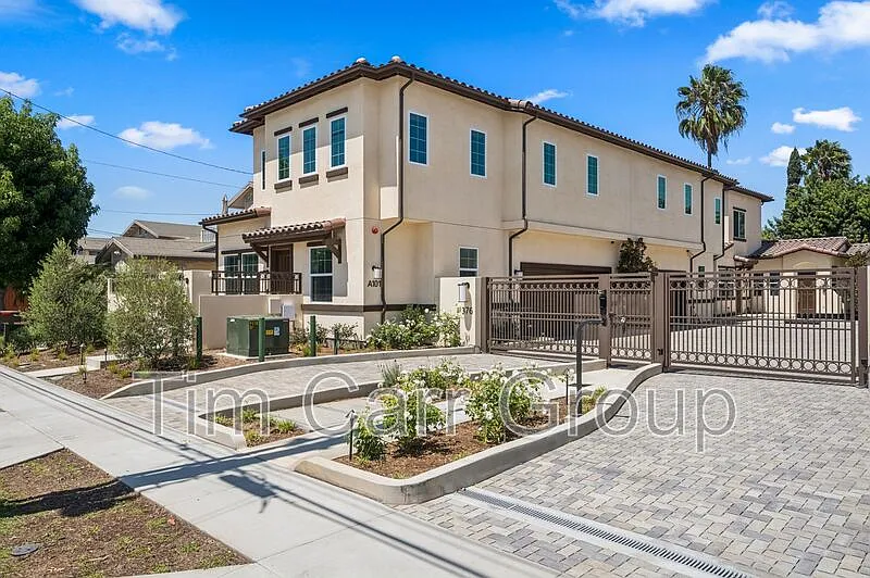 3 bed, 2.5 bath, 1441 sqft, $5,350 — Photo 2
