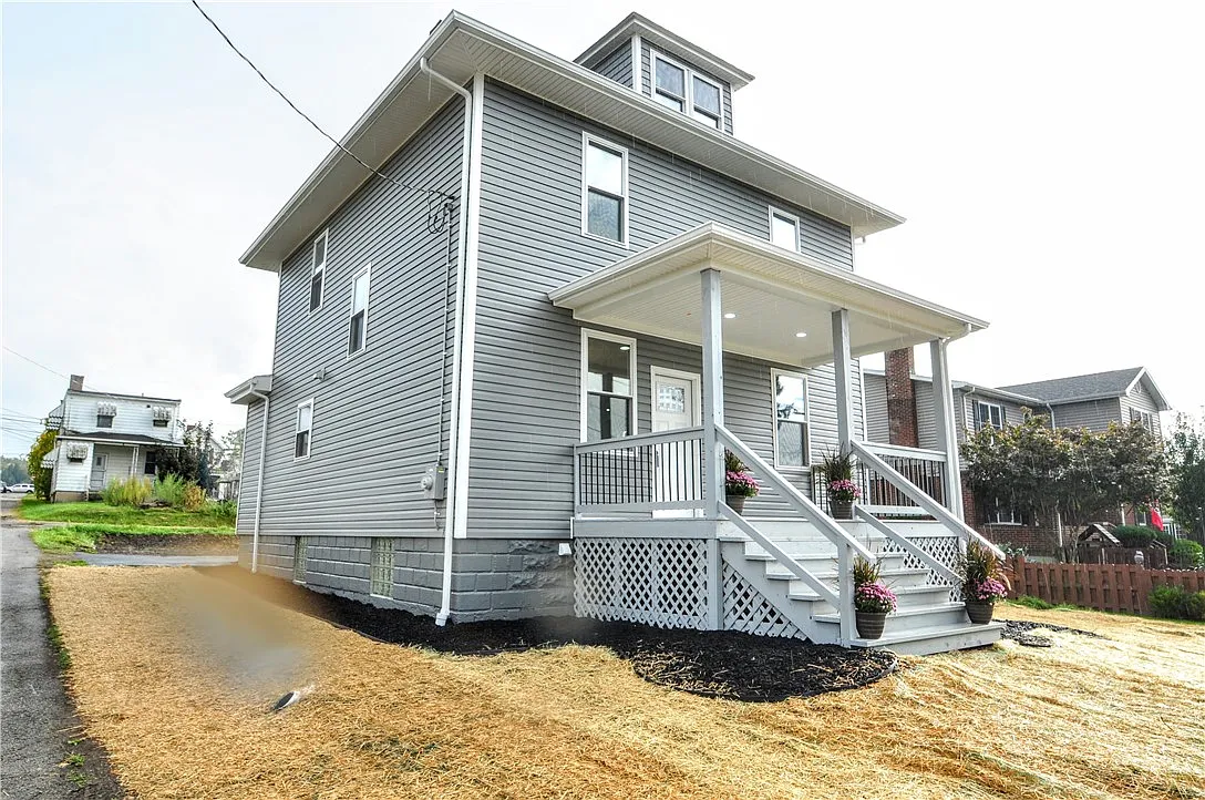 622 Graham St photo 1