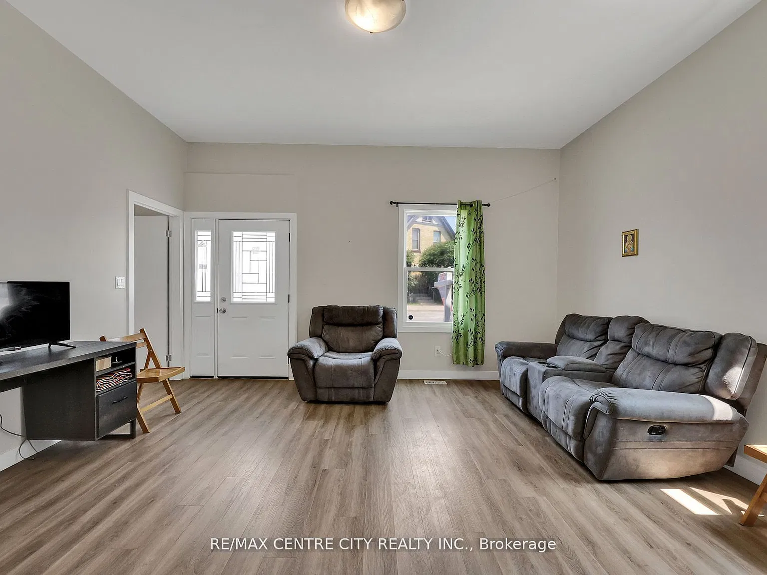 3 bed, $2,200 — Photo 4