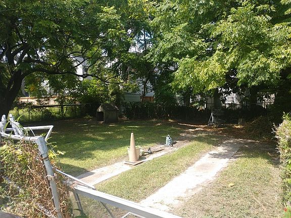 3rd image of 211 E 31st 1/2 St