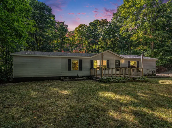 921 Woodridge Trl, Petoskey, MI 49770