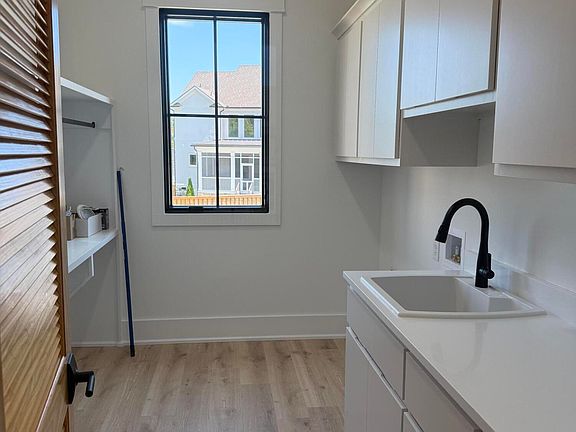 5th image of 840 Audubon Way