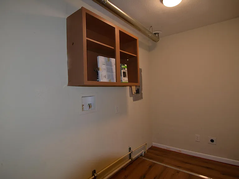 118 E 5th St — Photo 15