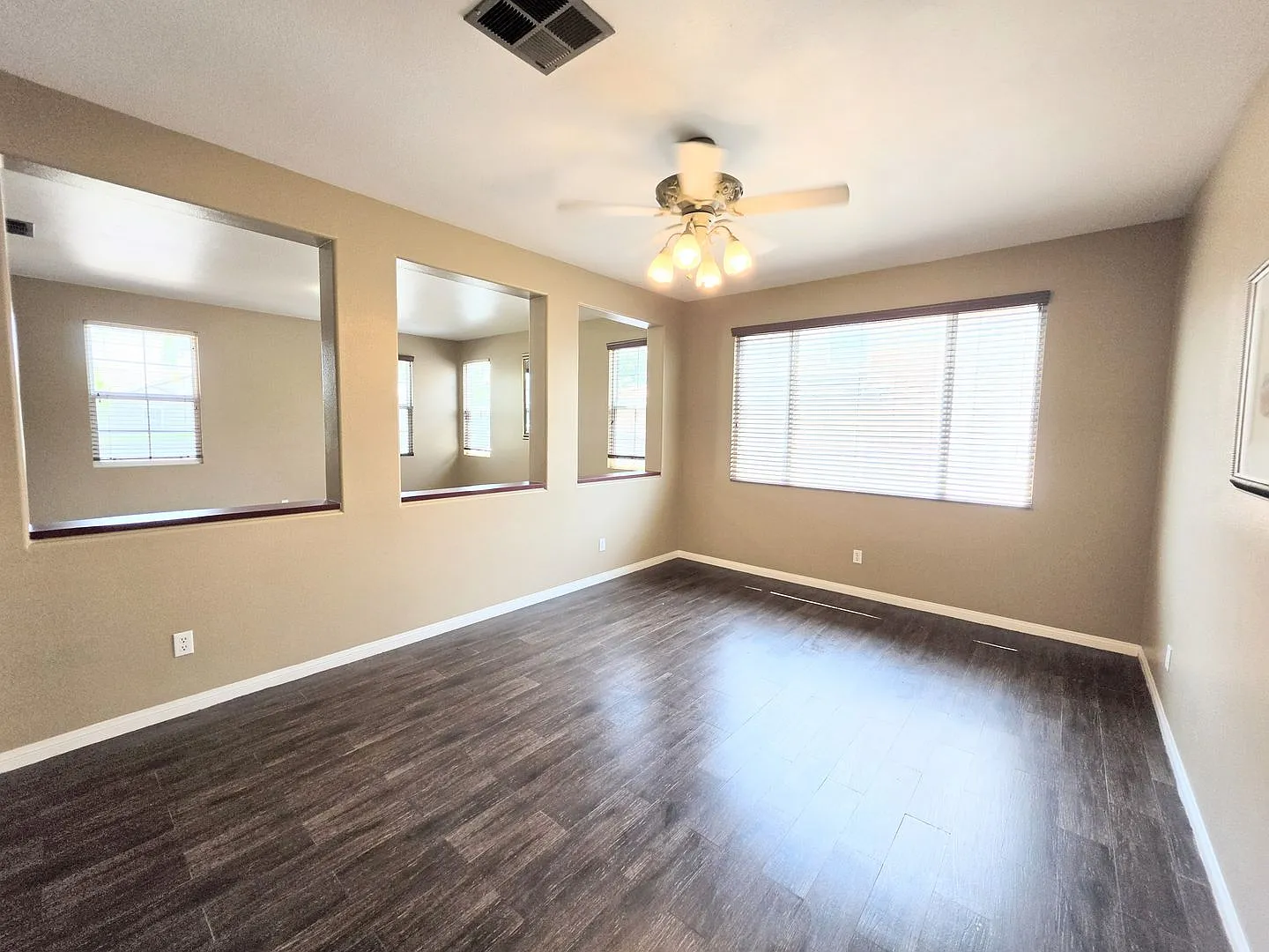 Gorgeous Home - Open Concept Floor plan — Photo 4
