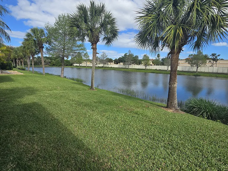 204 SW Coconut Key Way — Photo 8