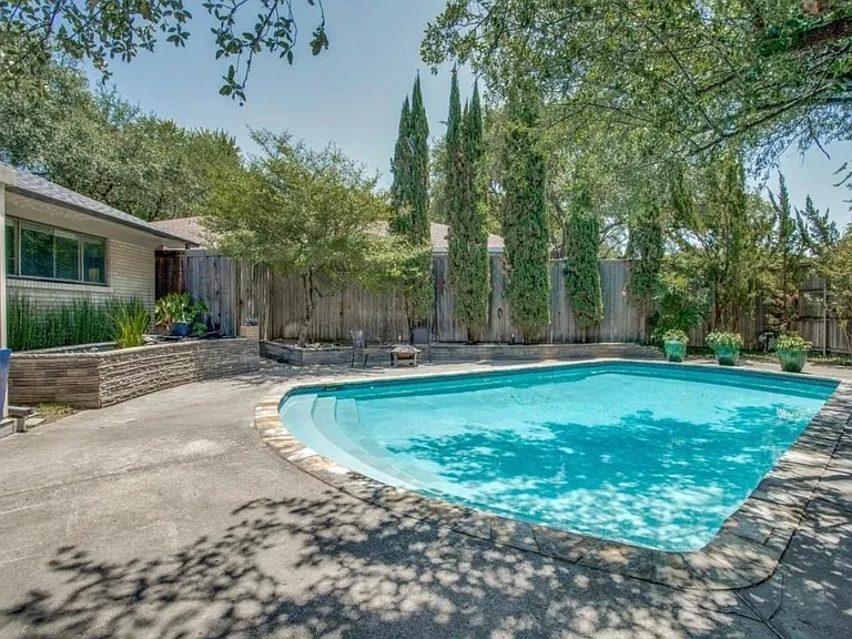 4120 Flintridge Dr — Photo 1