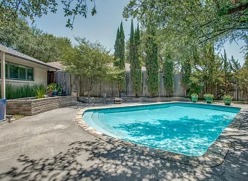 4120 Flintridge Dr Photo 1