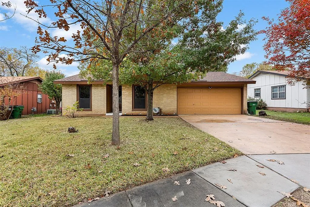 3 bed, 2.0 bath, 1079 sqft, $1,875 — Photo 2