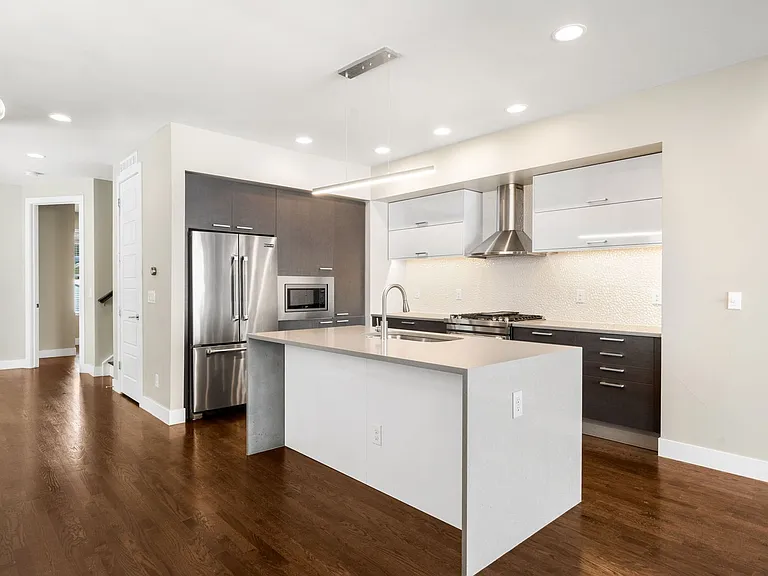 1751 W 40th Ave — Photo 11