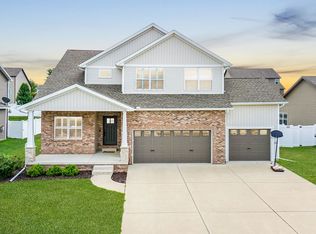 1302 Winterberry Cir, Bloomington, IL 61705