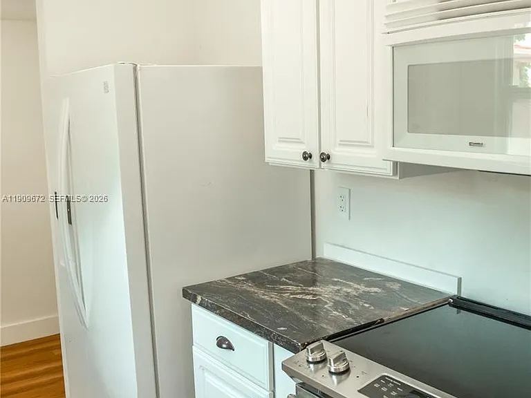 707 N J St — Photo 32