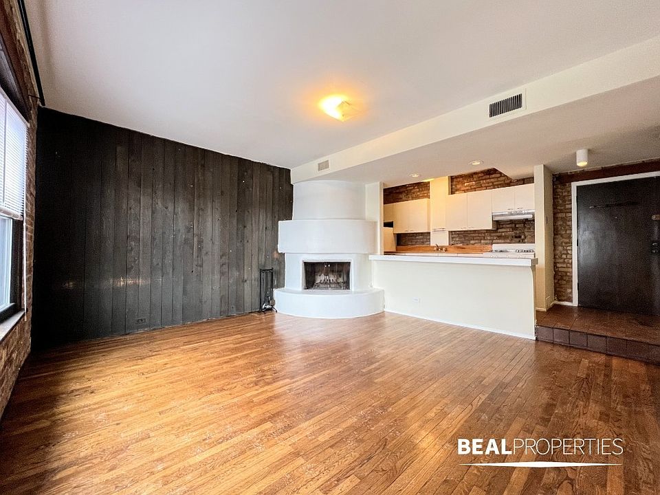1st image of 558 W Wellington Ave APT 3R