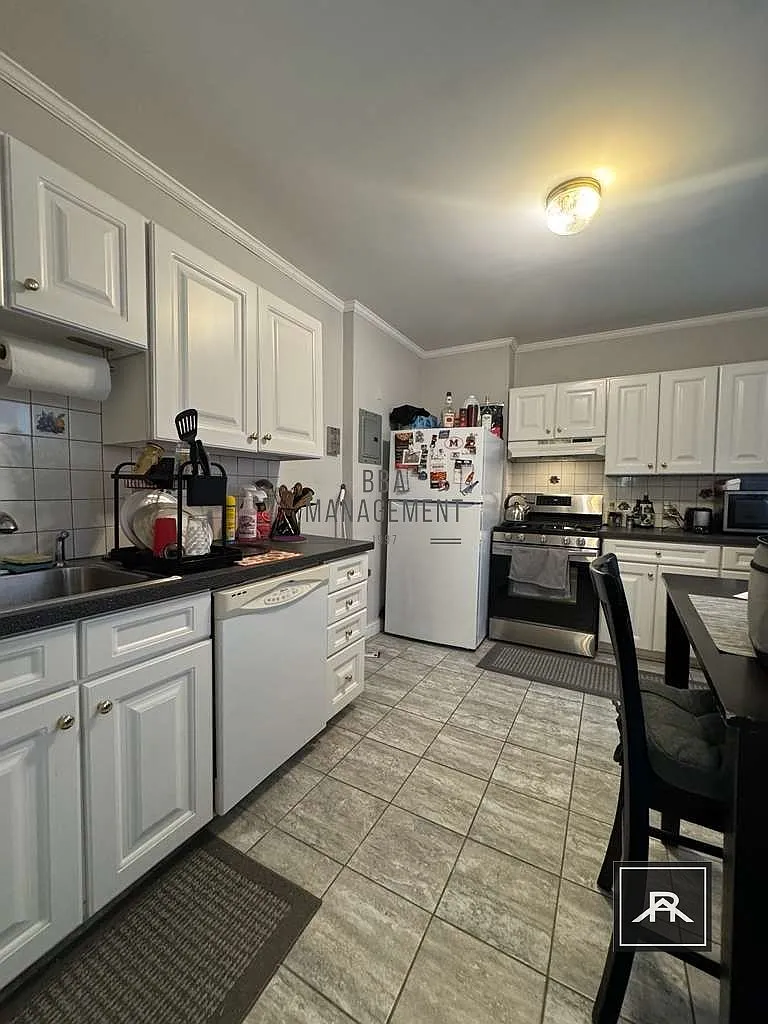 2 bed, 1.0 bath, 900 sqft, $2,900 — Photo 2