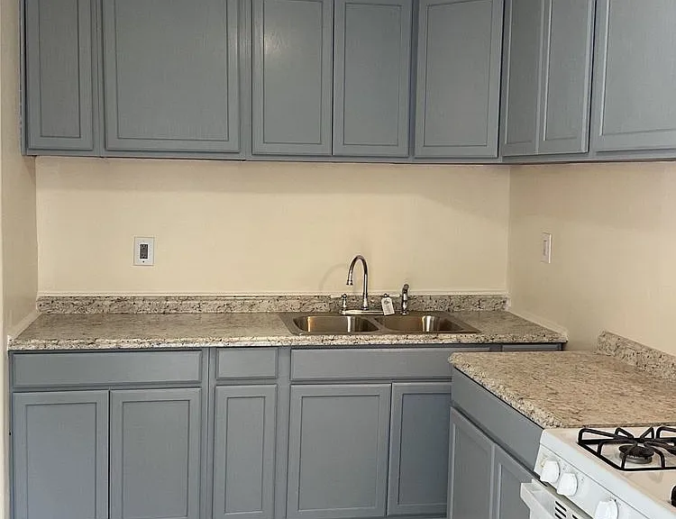 411 Washington St — Photo 3